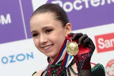 Валиева опубликовала снимок с первой медалью, завоёванной на взрослом уровне. ФОТО