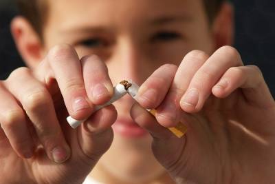 Российских школьников могут обязать проходить тесты на курение