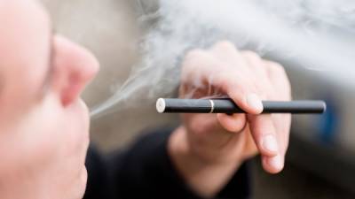 Голикова хочет запретить аренду электронных сигарет несовершеннолетними
