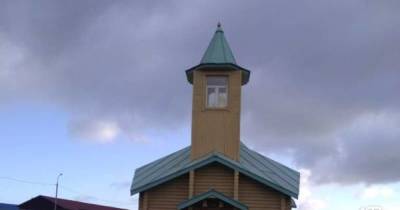 Ураганный ветер сорвал крест с православного храма на Курилах