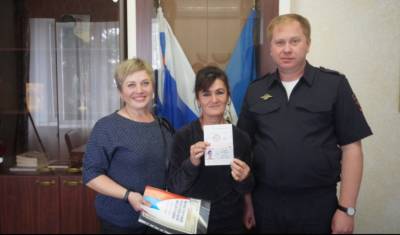 В Уфе женщине, которая провела 30 лет в рабстве, вручили паспорт гражданина РФ