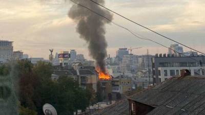 В Киеве рядом с Майданом горело здание (ФОТО, ВИДЕО)