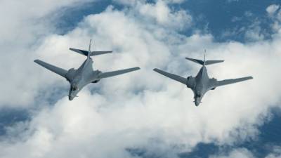 Американские бомбардировщики пролетели над Литвой у границ России