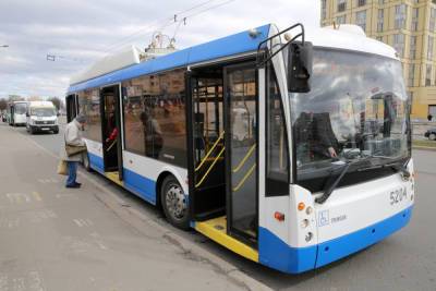 Из-за отключения электричества в центре Петербурга встали троллейбусы