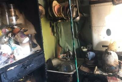 Два человека пострадали от хлопка газа в доме в поселке Юганец в Володарском районе