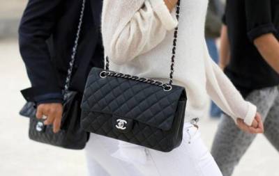 Недоступная роскошь: модный Дом Chanel ввел лимит на покупку сумок