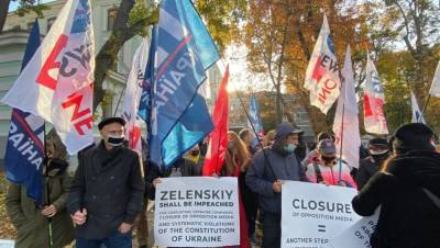 Под Мариинским дворцом сотрудники закрытых СМИ протестуют в день саммита Украина – ЕС (фото)