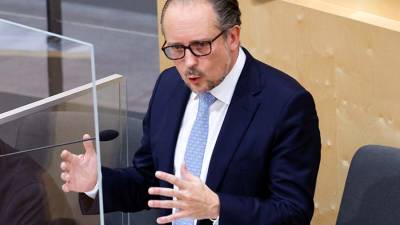 Новый канцлер Австрии пообещал продолжить внешнеполитический курс Курца