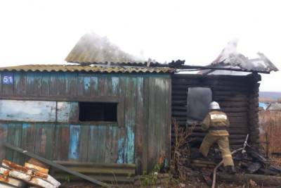 В сгоревшем бревенчатом доме в Башкирии нашли тело мужчины
