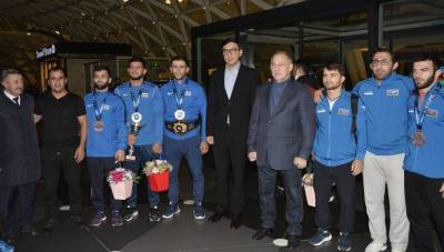 Фарид Гайыбов принял участие в церемонии встречи спортсменов, вернувшихся с чемпионата мира по борьбе (ФОТО)
