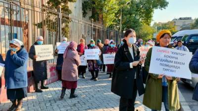 Дело «Кумтора»: возле здания горсуда Бишкек проходит митинг