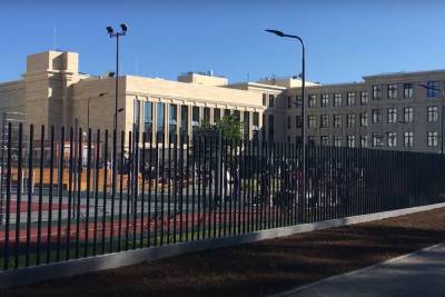 В Петербурге 7 школ перепугали сообщениями о готовящейся стрельбе