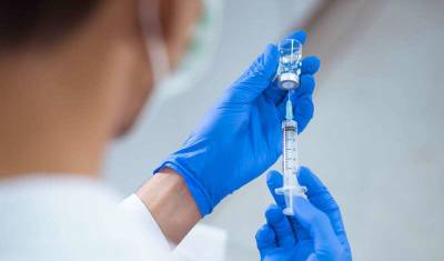 Почти треть граждан полностью вакцинированы от ковида