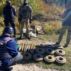 В Луганской области нашли тайник с противотанковыми минами. Фото