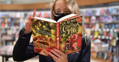 Джоан Роулинг выпустила детскую книгу "Рождественский поросенок"