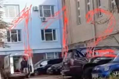 В центре Москвы подозреваемый выпрыгнул из окна здания МВД