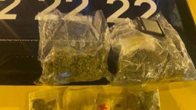 Более 300 граммов марихуаны изъяли у пассажира такси в Москве