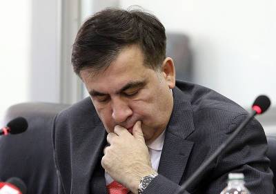 У голодающего в тюрьме Саакашвили отекли ноги