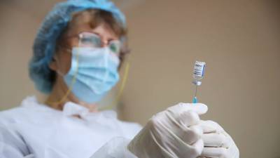 В России порядка 2 млн человек вакцинировались от COVID-19 повторно