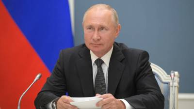 Владимир Путин провел параллель между низкими доходами россиян и стабильным развитием страны