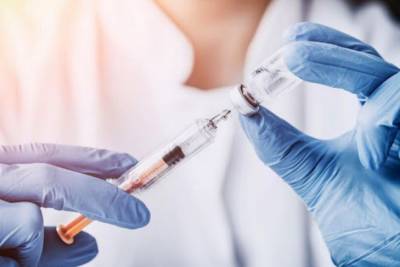Британия обвинила Россию в краже формулы вакцины от коронавируса