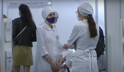 Чиновники массово избегают вакцинации в Одессе: обнародован "очень плохой" показатель