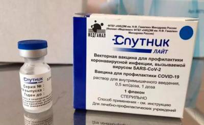 В Узбекистан доставили 12 тысяч доз российской вакцины "Спутник Лайт". Ее будут использовать для вакцинации мигрантов