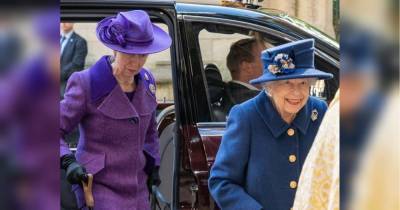 Королева Єлизавета вперше з'явилася на публічному заході з тростиною — фанати занепокоїлися