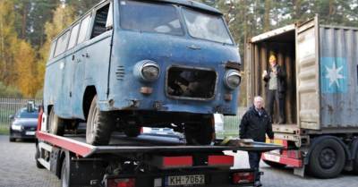 ФОТО: Рижский мотормузей доставил из Чили самый старый микроавтобус RAF