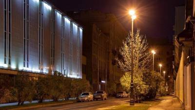 Новые светильники заменили "воздушку" и подвесные фонари на Ставропольской