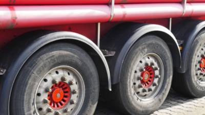 Один человек погиб в аварии с тремя грузовиками в Приамурье