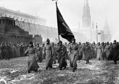 Военные парады на Красной Площади в СССР: какой был самым скандальным - Русская семеркаРусская семерка