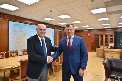Президент Абхазии встретился с главой Росавиации и представителями Газпрома