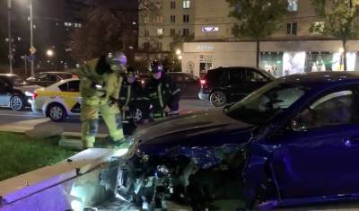 На Кутузовском проспекте в Москве столкнулись BMW X6 и две Kia
