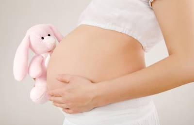 На каком сроке беременности женщинам можно прививаться от COVID-19, рассказали в Минздраве