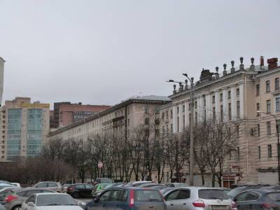 В центре Петербурга демонтируют дверь XX века