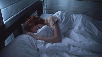 Пульмонолог Пурясев связал приступы ночного кашля с неудобной подушкой
