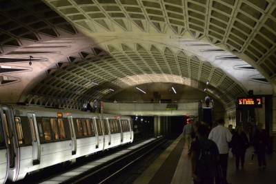 В Вашингтоне поезд метро сошел с рельсов