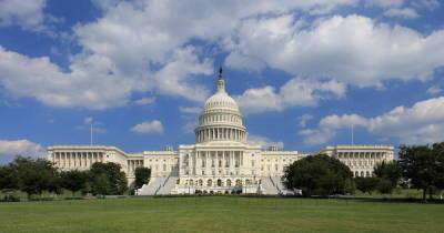 Конгресс США одобрил повышение потолка госдолга страны
