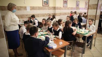 Роспотребнадзор опубликовал рекомендации по питанию школьников
