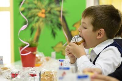 Роспотребнадзор выпустил рекомендации по здоровому питанию школьников - vm.ru