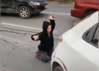 В Севастополе неадекватная студентка на иномарке врезалась в 5 машин и дорожный знак