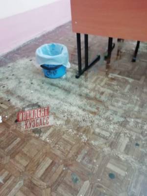 Власти прокомментировали ситуацию с протекающей крышей в кузбасской школе