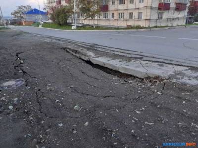 В Корсакове дорога провалилась после ремонта теплотрассы