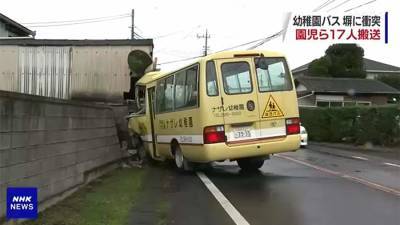 В Японии 17 детсадовцев пострадали в ДТП с автобусом