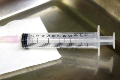 Травников заявил о достаточности вакцины от COVID-19 при ажиотажном спросе в Новосибирске