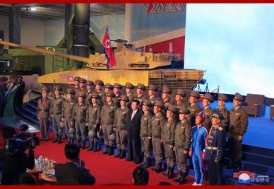 Северная Корея показала новый танк и гиперзвуковое оружие (ФОТО)