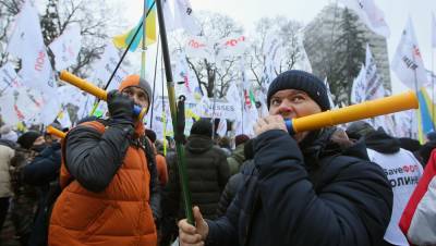 От Лукашенко зависит спасение Зеленского от хлебных бунтов