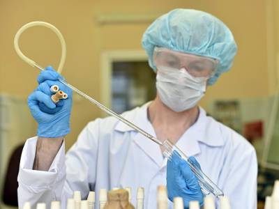 Китайские специалисты изучат тысячи образцов крови из Уханя
