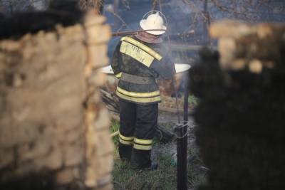 В СНТ под Волгоградом при пожаре в двухэтажном доме пострадали люди